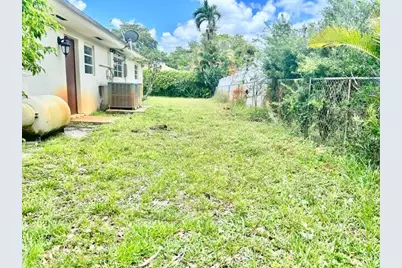 861 NW 72nd Avenue, Plantation, FL 33317 - Photo 22
