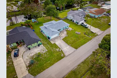 662 SE Essex Drive, Port Saint Lucie, FL 34984 - Photo 4