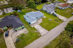 662 SE Essex Dr, Port Saint Lucie, FL 34984 - Photo 4