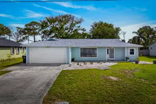 662 SE Essex Dr, Port Saint Lucie, FL 34984 - Photo 2