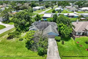 674 SE Starfish Ave, Port Saint Lucie, FL 34983 - Photo 4