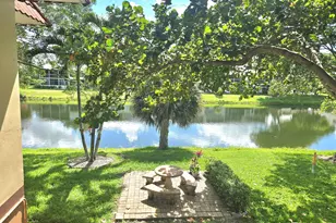 209 Oxford 100, West Palm Beach, FL 33417 - Photo 2