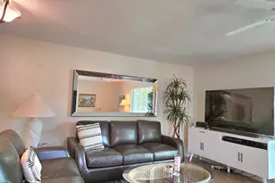 209 Oxford 100, West Palm Beach, FL 33417 - Photo 4