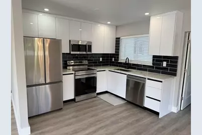 2733 NE 6th Avenue, Wilton Manors, FL 33334 - Photo 2