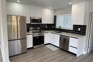 2733 NE 6th Ave, Wilton Manors, FL 33334 - Photo 2