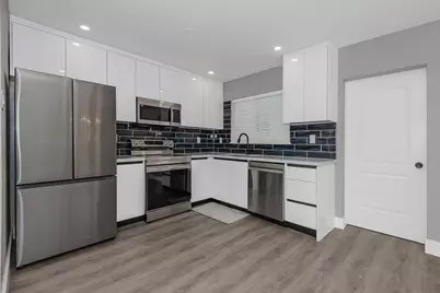 2733 NE 6th Avenue, Wilton Manors, FL 33334 - Photo 2