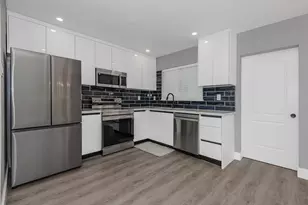 2733 NE 6th Ave, Wilton Manors, FL 33334 - Photo 2