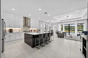 8252 Essex Country Clb Dr, Boca Raton, FL 33434 - Photo 10