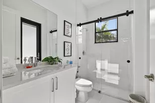 8252 Essex Country Clb Dr, Boca Raton, FL 33434 - Photo 22