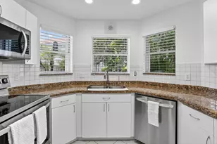 10690 NW 2nd Cir, Pembroke Pines, FL 33026 - Photo 12
