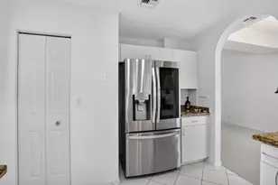 10690 NW 2nd Cir, Pembroke Pines, FL 33026 - Photo 14