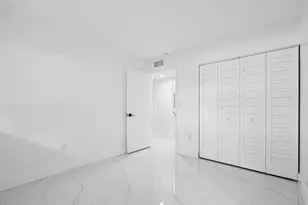 510 W Park Dr, Miami, FL 33172 - Photo 10
