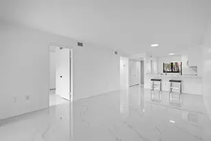 510 W Park Dr, Miami, FL 33172 - Photo 4