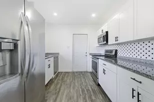 837 NW 41st St, Oakland Park, FL 33309 - Photo 12