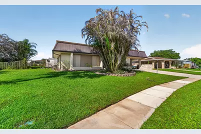 214 NE Camelot Drive, Port Saint Lucie, FL 34983 - Photo 4
