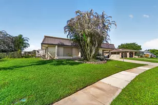 214 NE Camelot Dr, Port Saint Lucie, FL 34983 - Photo 4