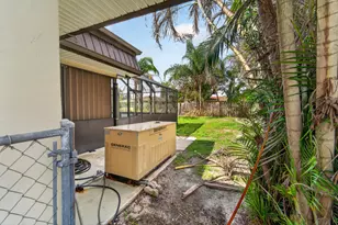 214 NE Camelot Dr, Port Saint Lucie, FL 34983 - Photo 32