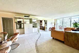 3930 Oaks Clubhouse Dr, Pompano Beach, FL 33069 - Photo 2