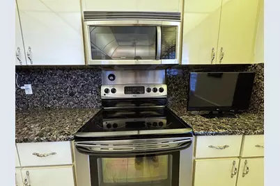 3930 Oaks Clubhouse Drive #506, Pompano Beach, FL 33069 - Photo 8