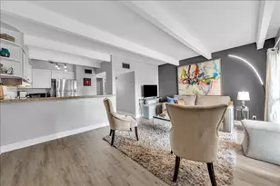 2124 NE 5th Ave, Wilton Manors, FL 33305 - Photo 2