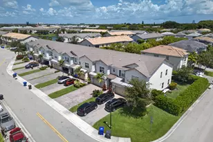 4715 Eucalyptus Dr, Hollywood, FL 33021 - Photo 4