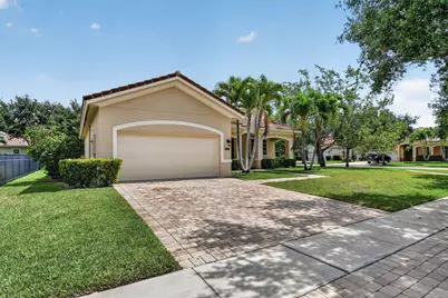6810 Osage Circle, Greenacres, FL 33413 - Photo 2