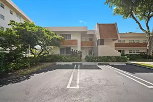3700 Oaks Clubhouse Dr, Pompano Beach, FL 33069 - Photo 24