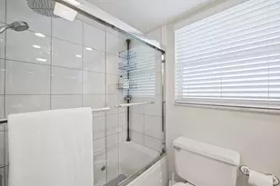 3700 Oaks Clubhouse Dr, Pompano Beach, FL 33069 - Photo 18