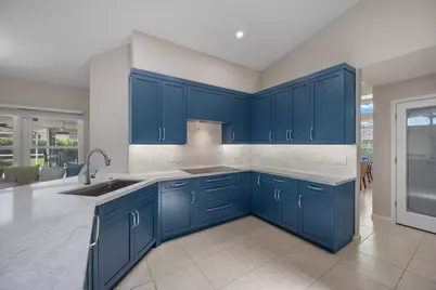 15880 Meadow Wood Drive, Wellington, FL 33414 - Photo 18