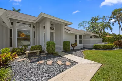 15880 Meadow Wood Drive, Wellington, FL 33414 - Photo 2