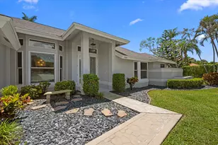 15880 Meadow Wood Dr, Wellington, FL 33414 - Photo 2