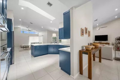 15880 Meadow Wood Drive, Wellington, FL 33414 - Photo 12
