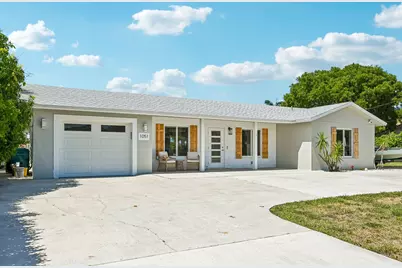 1051 SW 25th Avenue, Boynton Beach, FL 33426 - Photo 4