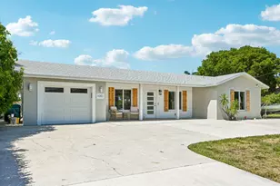 1051 SW 25th Ave, Boynton Beach, FL 33426 - Photo 4