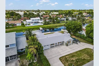 1051 SW 25th Avenue, Boynton Beach, FL 33426 - Photo 2