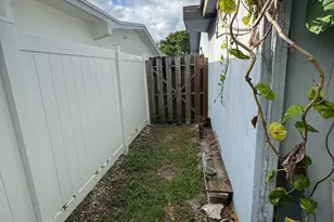 8780 NW 11th St, Pembroke Pines, FL 33024 - Photo 48