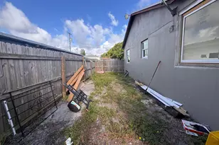 2513 Avenue E, Riviera Beach, FL 33404 - Photo 12