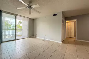 11165 SW 6th St, Pembroke Pines, FL 33025 - Photo 6