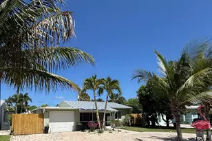 814 S Lake Dr, Lantana, FL 33462 - Photo 1