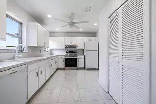 941 Crystal Lake Dr, Deerfield Beach, FL 33064 - Photo 8