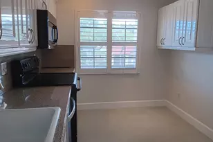 8045 Eastlake Dr, Boca Raton, FL 33433 - Photo 12