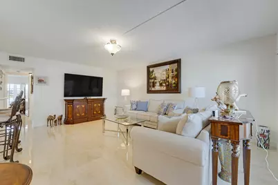210 Wellington E, West Palm Beach, FL 33417 - Photo 4