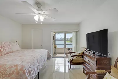 210 Wellington E, West Palm Beach, FL 33417 - Photo 14