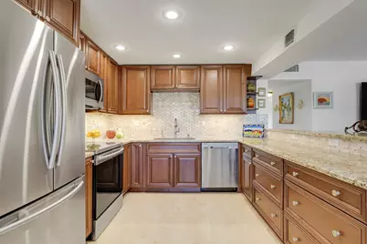 210 Wellington E, West Palm Beach, FL 33417 - Photo 10