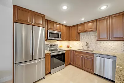 210 Wellington E, West Palm Beach, FL 33417 - Photo 12