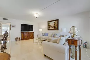 210 Wellington E, West Palm Beach, FL 33417 - Photo 4