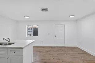 2902 NW 44th St, Miami, FL 33142 - Photo 14