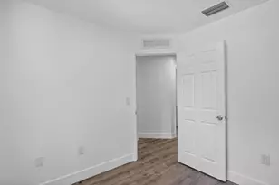 2902 NW 44th St, Miami, FL 33142 - Photo 8