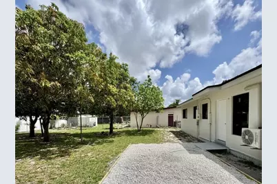 1795 Lauderdale Manor Drive, Fort Lauderdale, FL 33311 - Photo 24