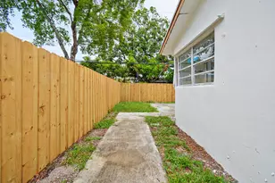 411B NE 57th Ct, Oakland Park, FL 33334 - Photo 12